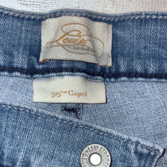 Gently Loved Classic Blue Women's Capri Jeans by Levi’s 515 - Picture 6 of 14